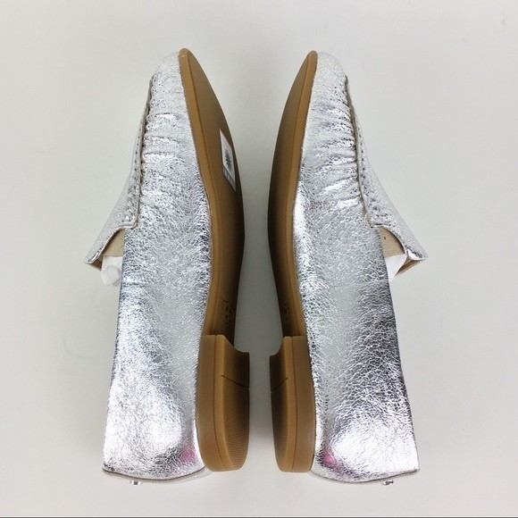 UGG Womens Size 6 Vivian‎ Silver Metallic Leather Slip On Loafers Flats Shoes - Picture 6 of 10